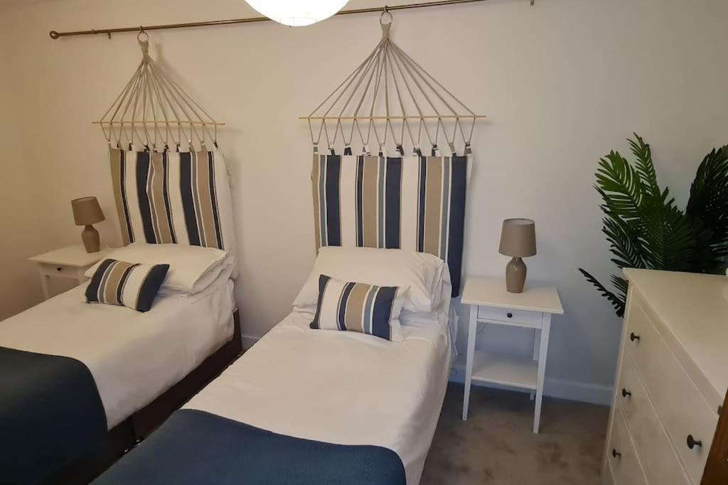 Beach View, 4 Bedroom House Opposite The Sea! Sleeps 10 Sandgate Esterno foto