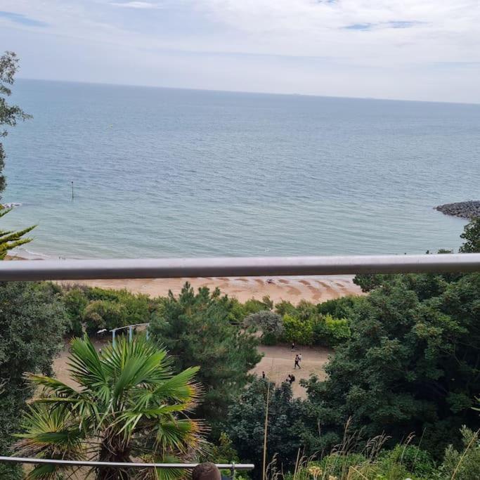 Beach View, 4 Bedroom House Opposite The Sea! Sleeps 10 Sandgate Esterno foto