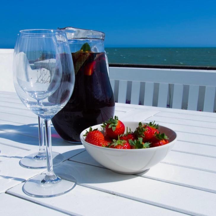 Beach View, 4 Bedroom House Opposite The Sea! Sleeps 10 Sandgate Esterno foto