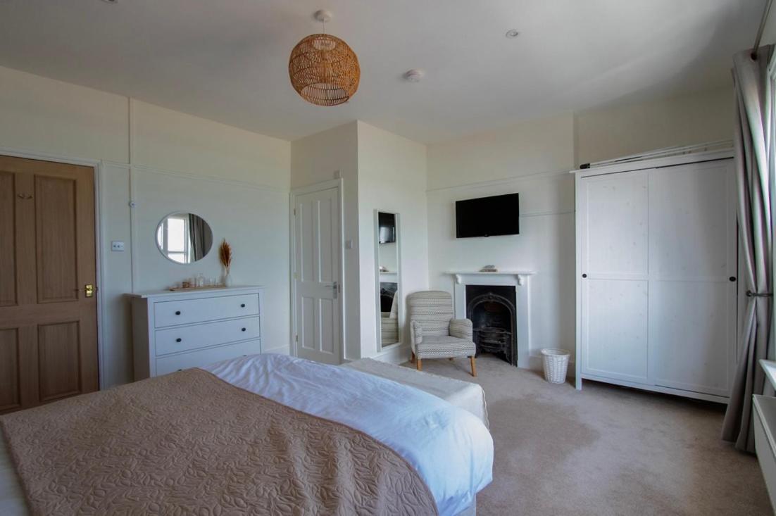 Beach View, 4 Bedroom House Opposite The Sea! Sleeps 10 Sandgate Esterno foto