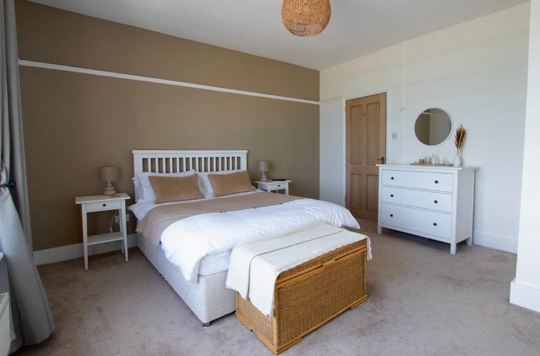 Beach View, 4 Bedroom House Opposite The Sea! Sleeps 10 Sandgate Esterno foto