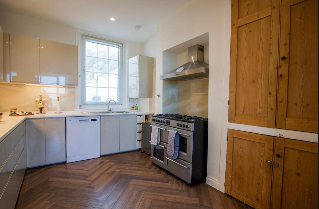 Beach View, 4 Bedroom House Opposite The Sea! Sleeps 10 Sandgate Esterno foto