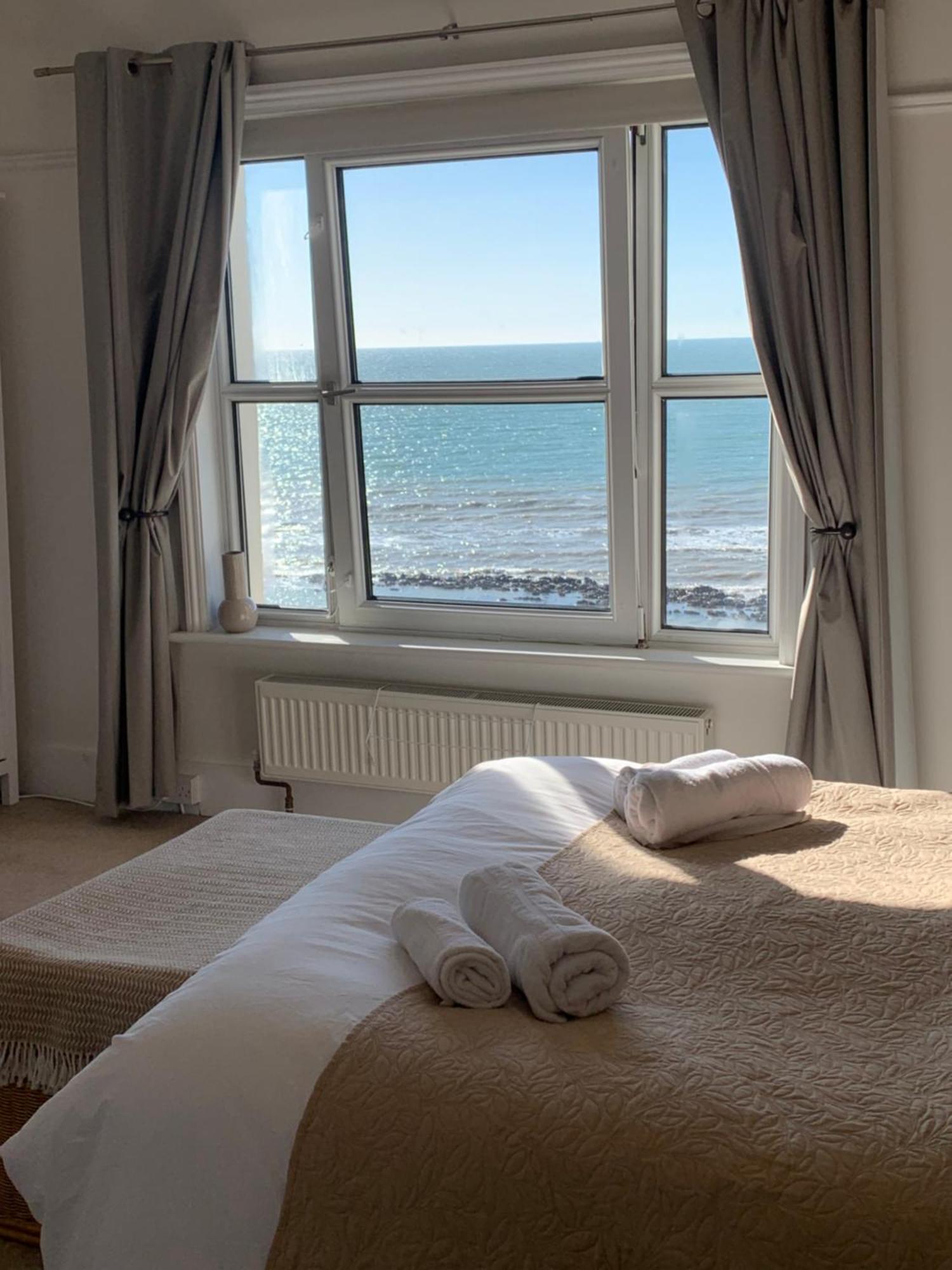Beach View, 4 Bedroom House Opposite The Sea! Sleeps 10 Sandgate Esterno foto
